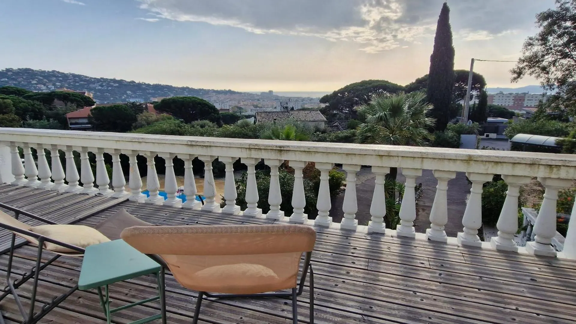 Villa 5 Pieces Avec Piscine Privee Et Climatisation A Sainte-Maxime, Proche Commodites - Fr-1-780-65