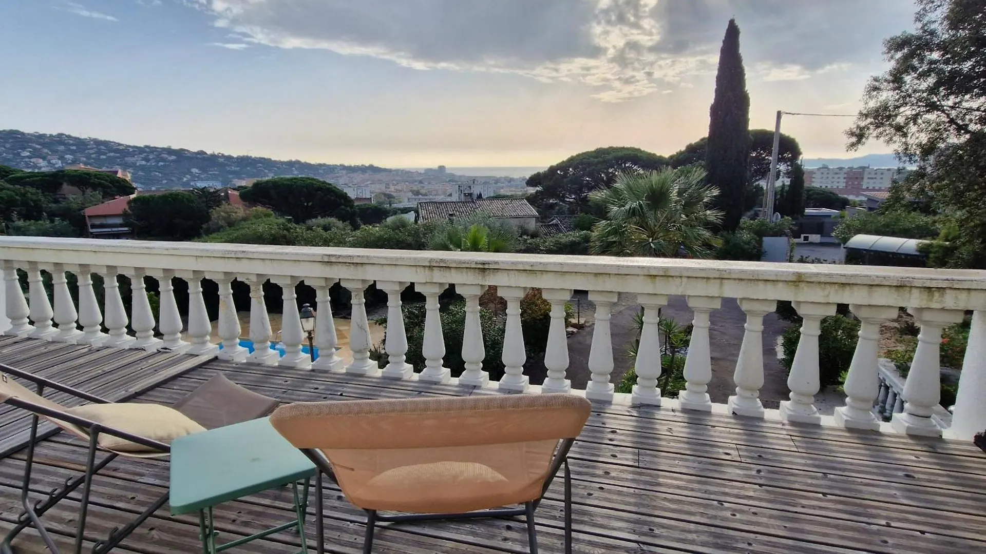 Villa 5 Pieces Avec Piscine Privee Et Climatisation A Sainte-Maxime, Proche Commodites - Fr-1-780-65  Sainte-Maxime