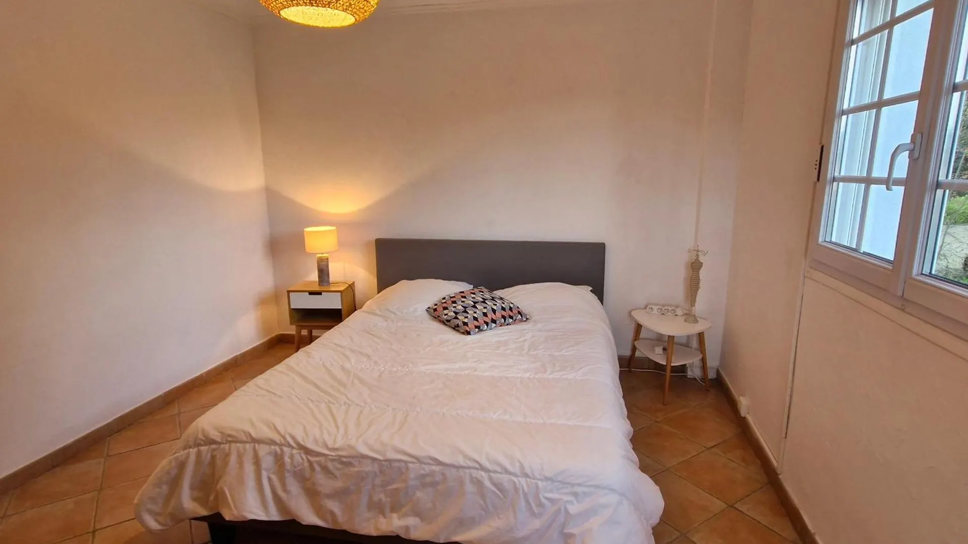 Villa 5 Pieces Avec Piscine Privee Et Climatisation A Sainte-Maxime, Proche Commodites - Fr-1-780-65