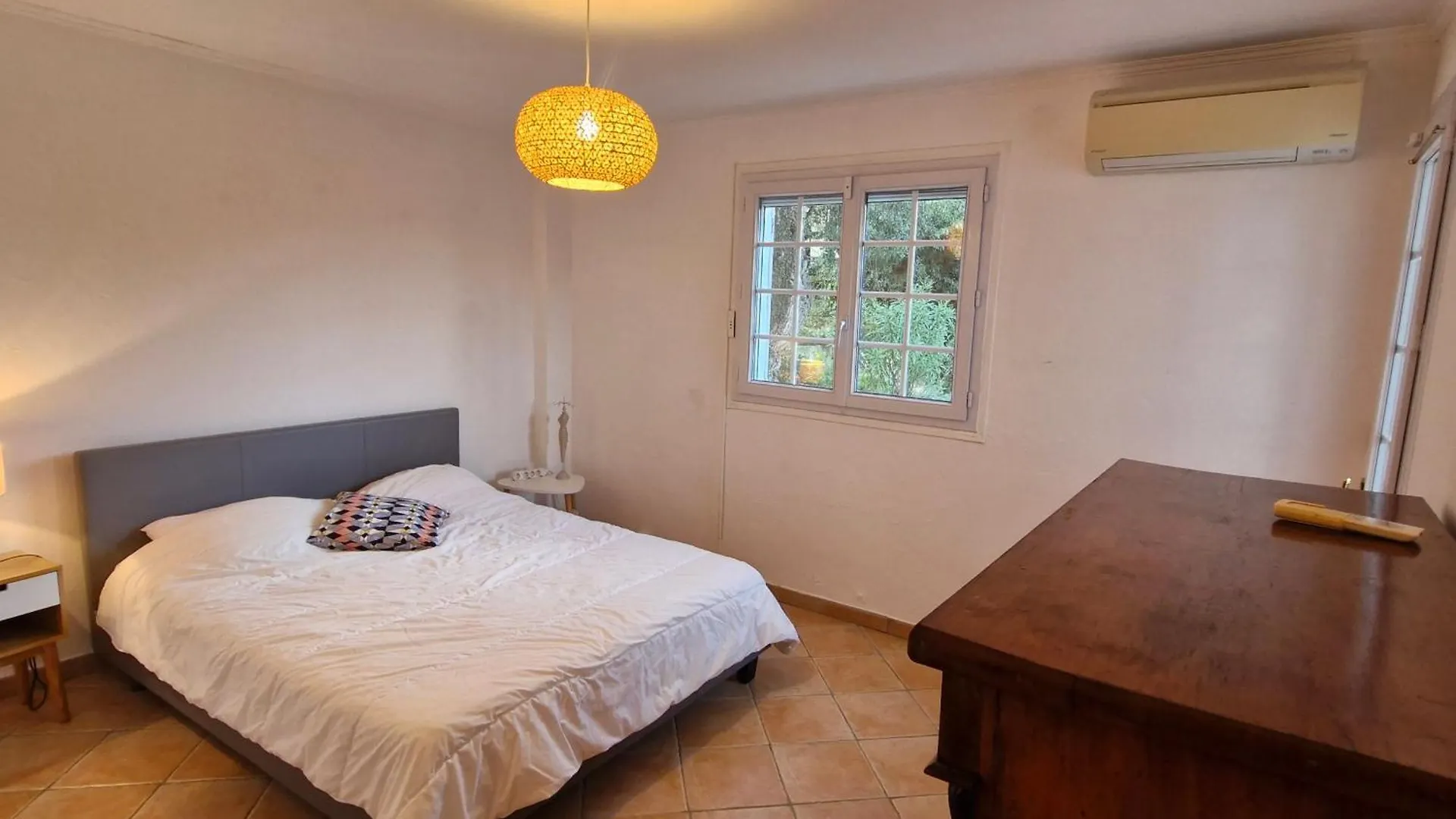 Villa 5 Pieces Avec Piscine Privee Et Climatisation A Sainte-Maxime, Proche Commodites - Fr-1-780-65
