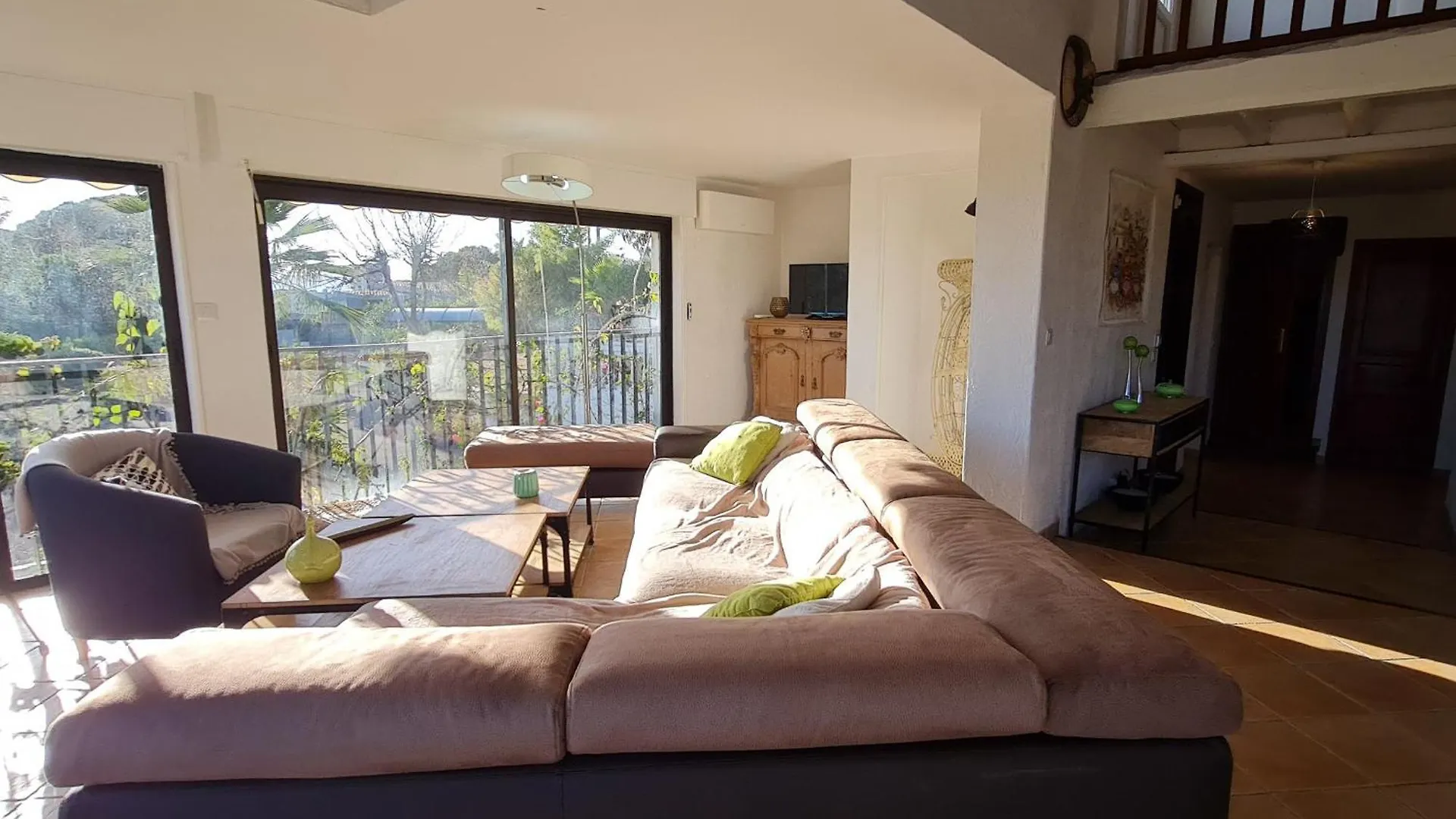 Villa 5 Pieces Avec Piscine Privee Et Climatisation A Sainte-Maxime, Proche Commodites - Fr-1-780-65 Sainte-Maxime