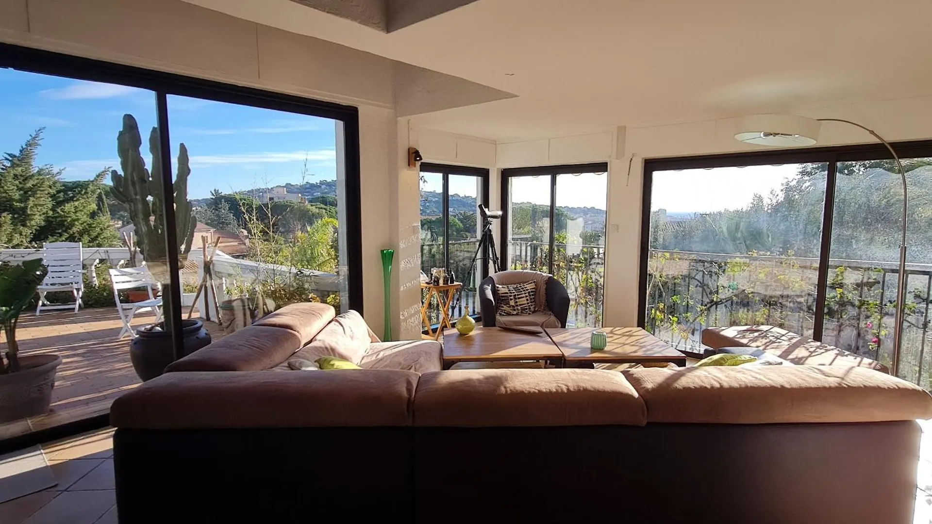 Villa 5 Pieces Avec Piscine Privee Et Climatisation A Sainte-Maxime, Proche Commodites - Fr-1-780-65